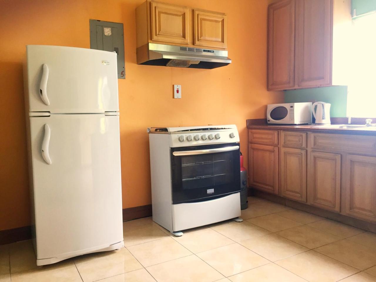 Yaad Hostel Montego Bay Ngoại thất bức ảnh