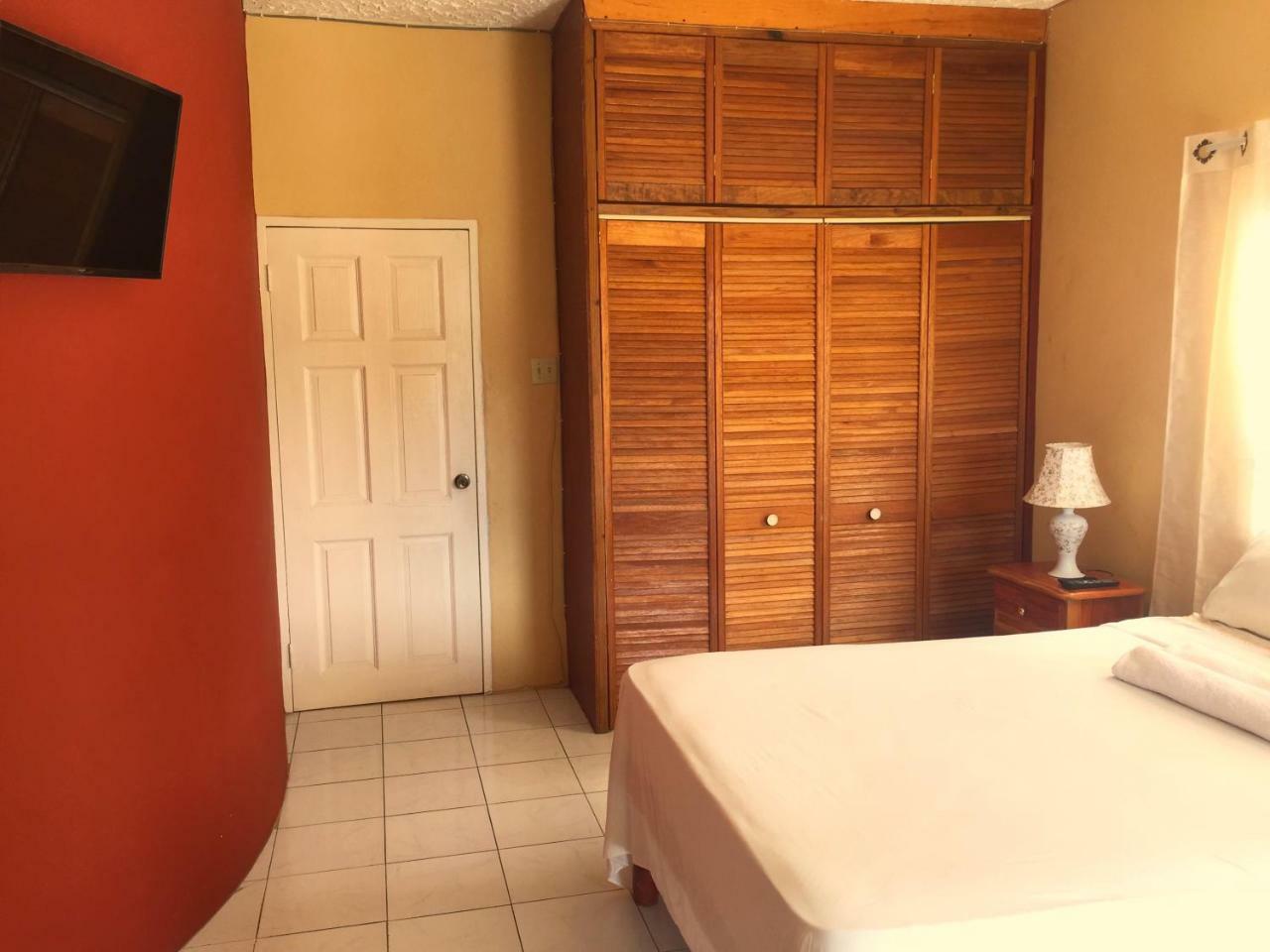 Yaad Hostel Montego Bay Ngoại thất bức ảnh