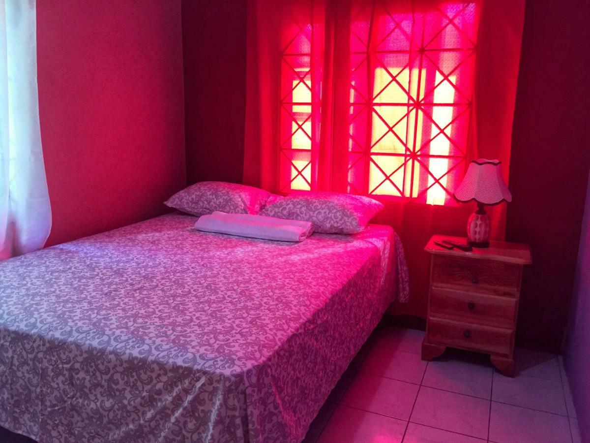 Yaad Hostel Montego Bay Phòng bức ảnh